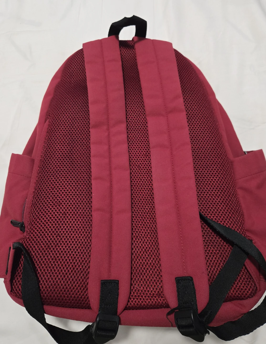 Uniqlo Red Backpack - photo 2