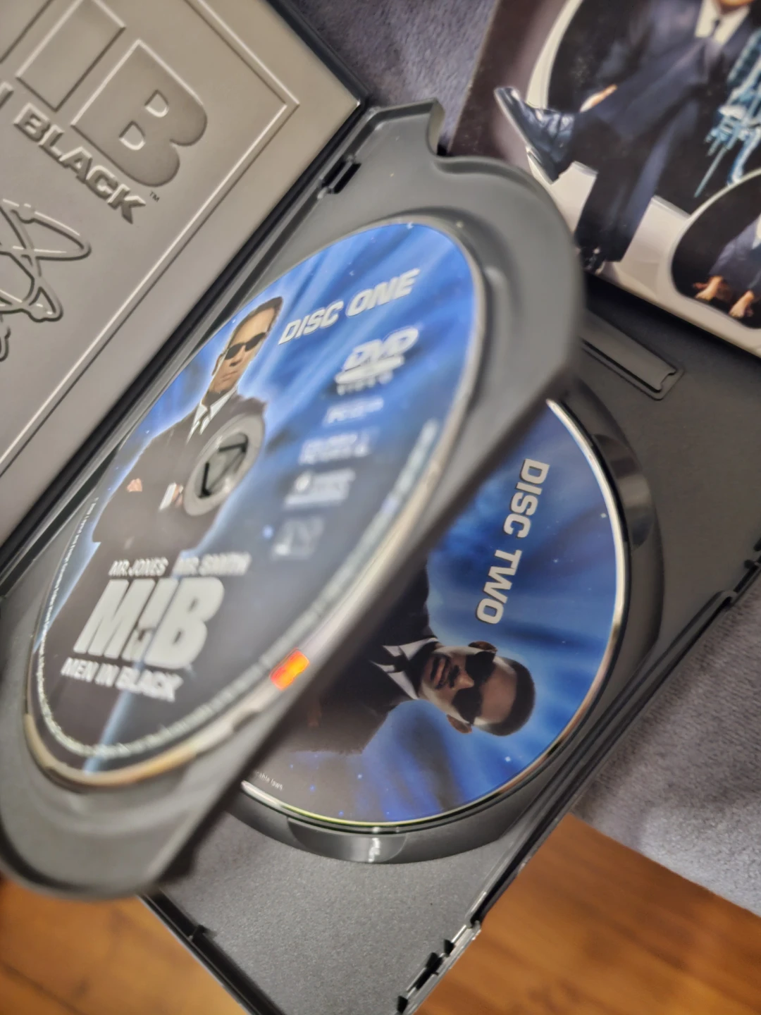 Men in Black II DVD Double Feature Deluxe Edition - photo 3