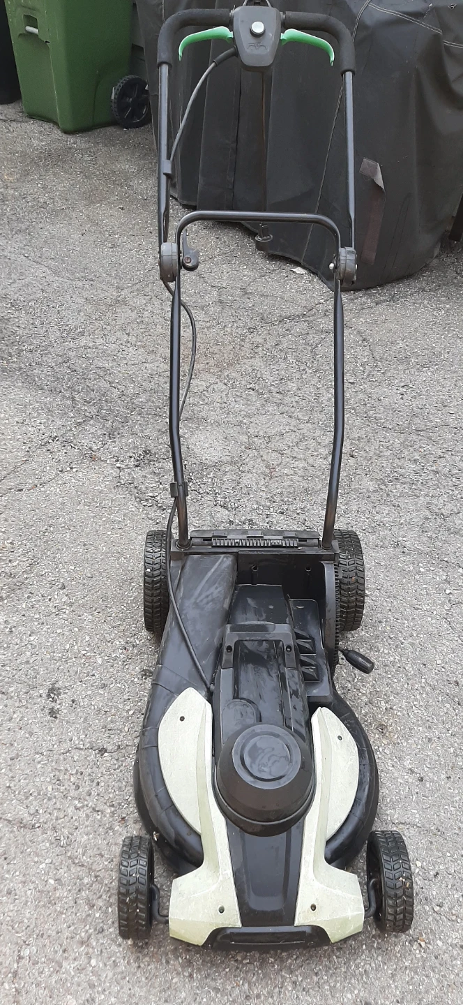Lawnmaster Compact 16" Electric Lawnmower - photo 2