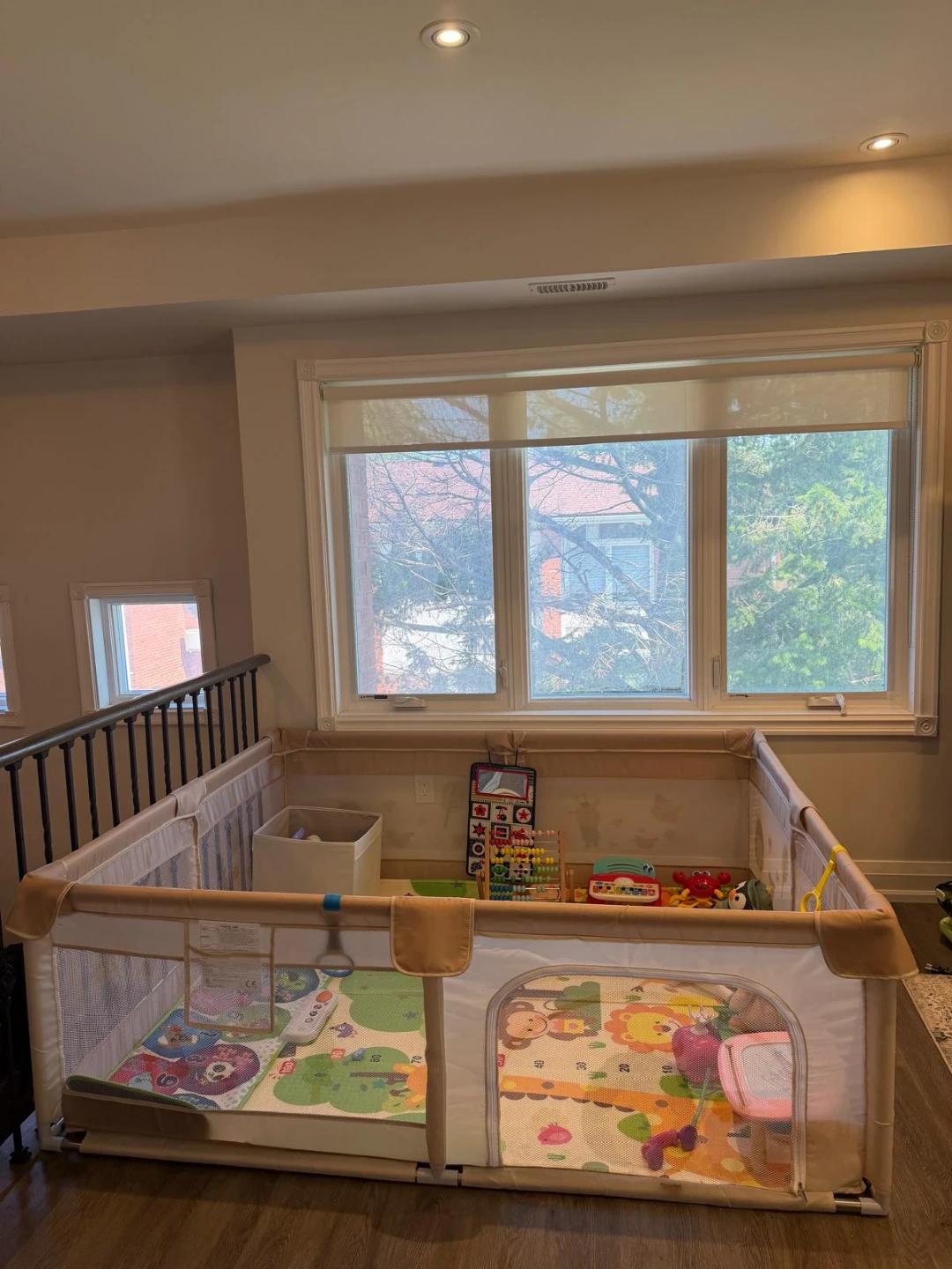 Large Playpen with free play mat