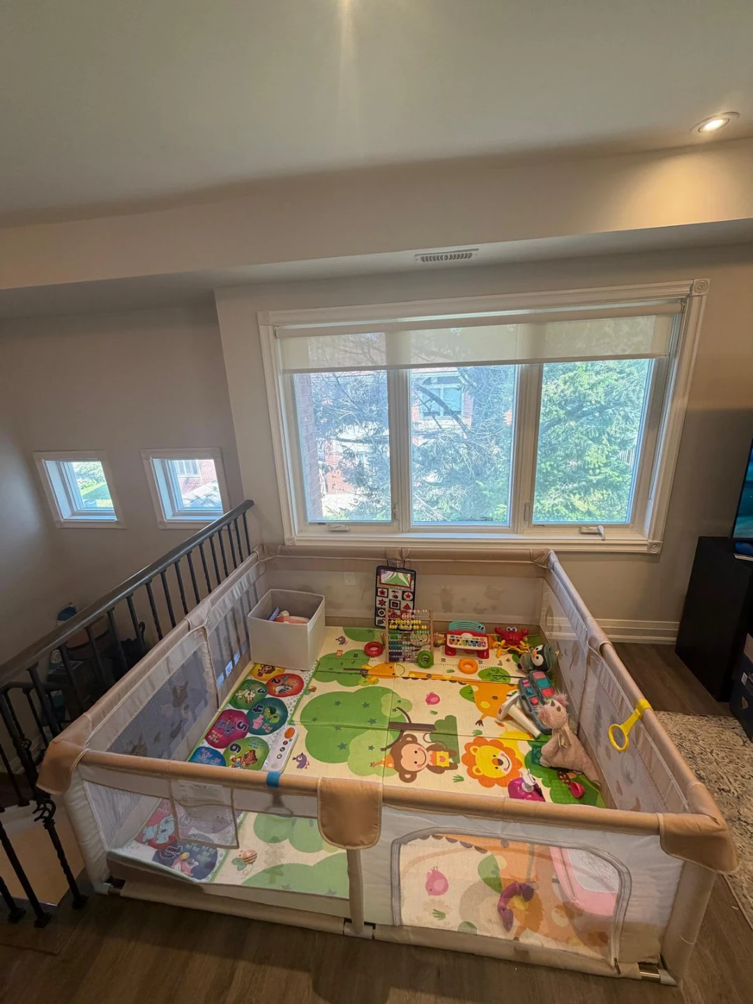 Large Playpen with free play mat - photo 2