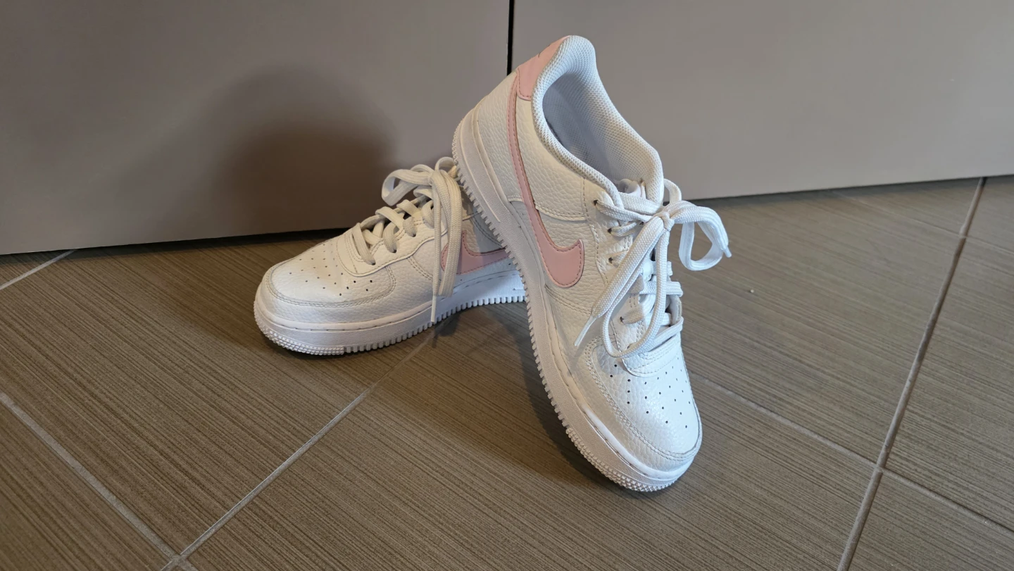 Nike Air Force 1 White/Pink Sneakers