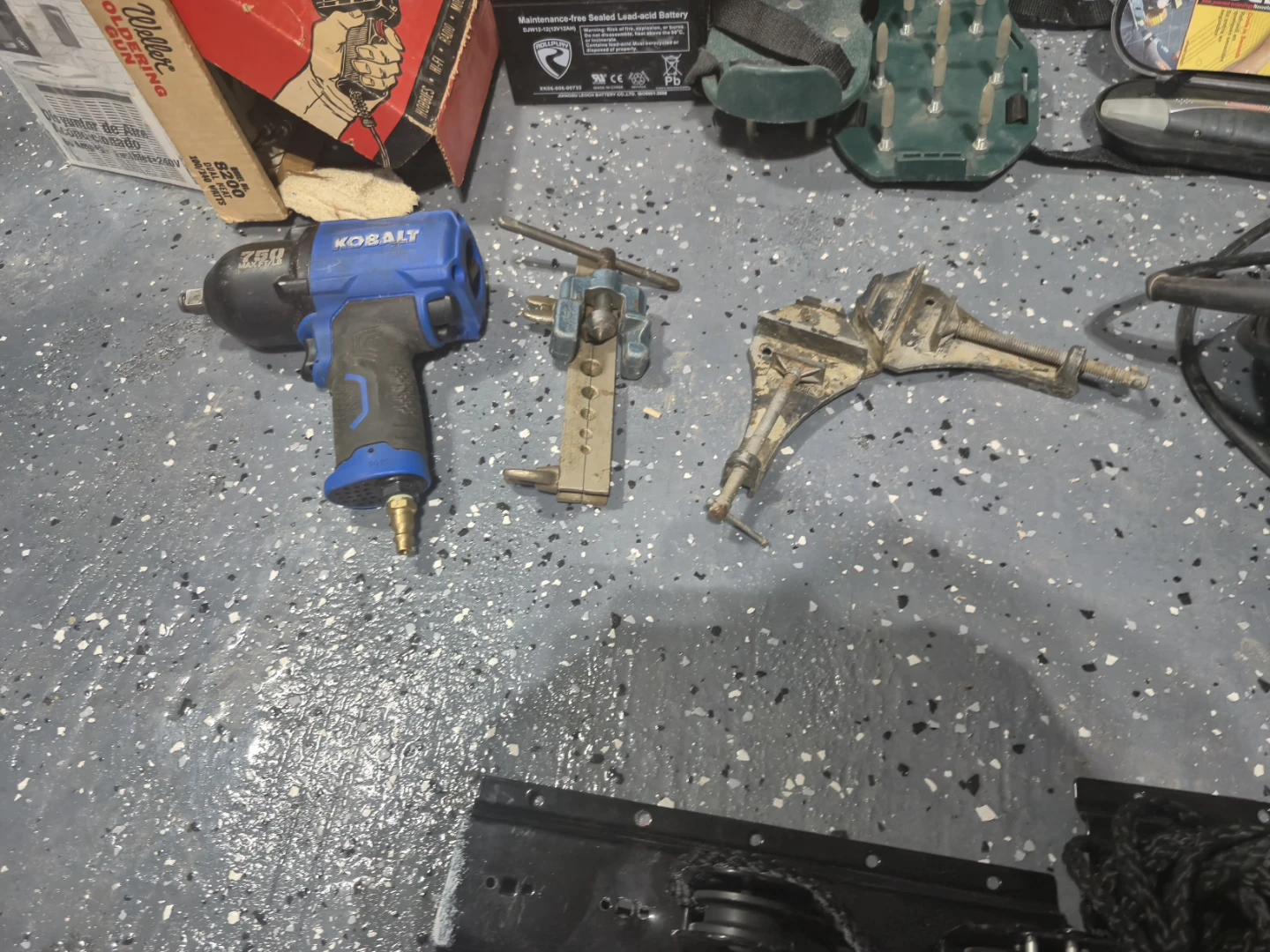 Multiple power and hand tools. - photo 3