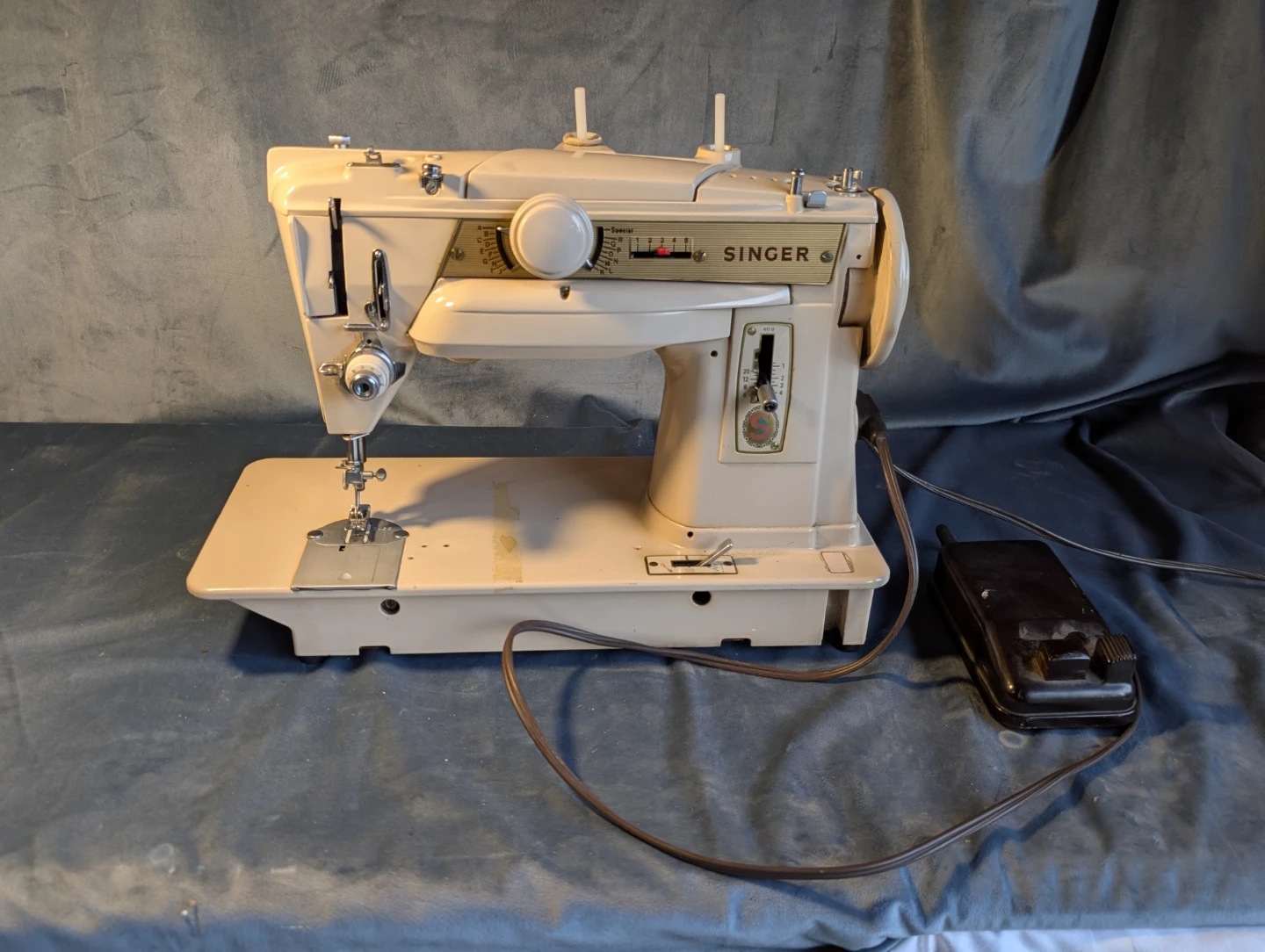 Singer Sewing Machine 411