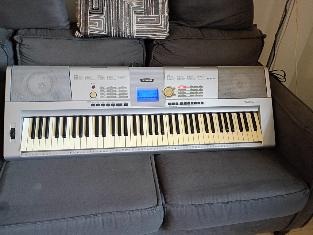 Yamaha PSR-E303 Portable Keyboard