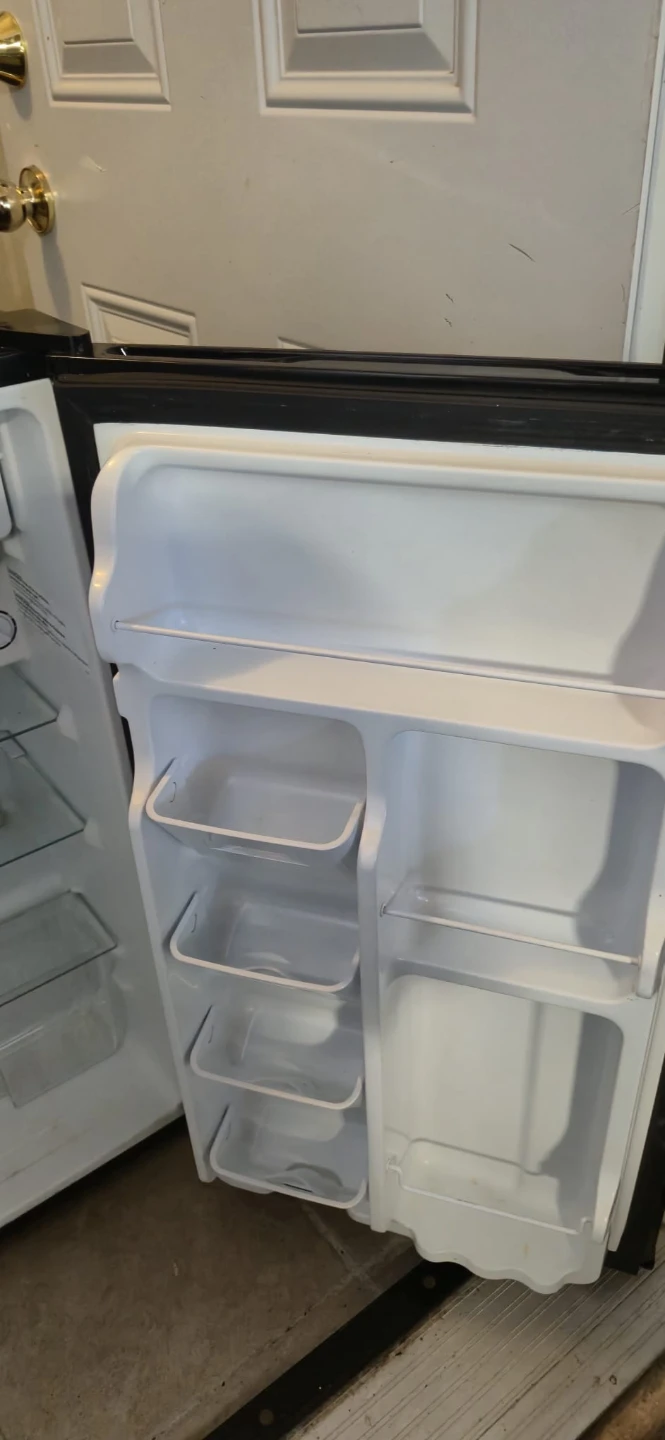 Arctic King Mini Fridge - photo 3