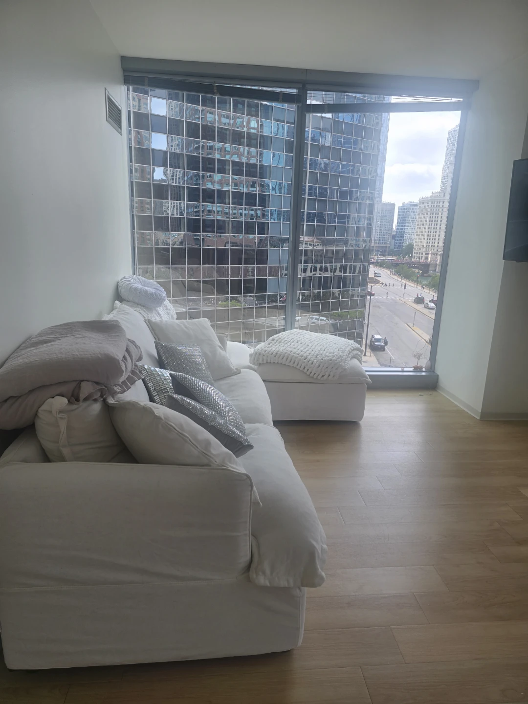 White Sectional Sofa with Ottoman - photo 5