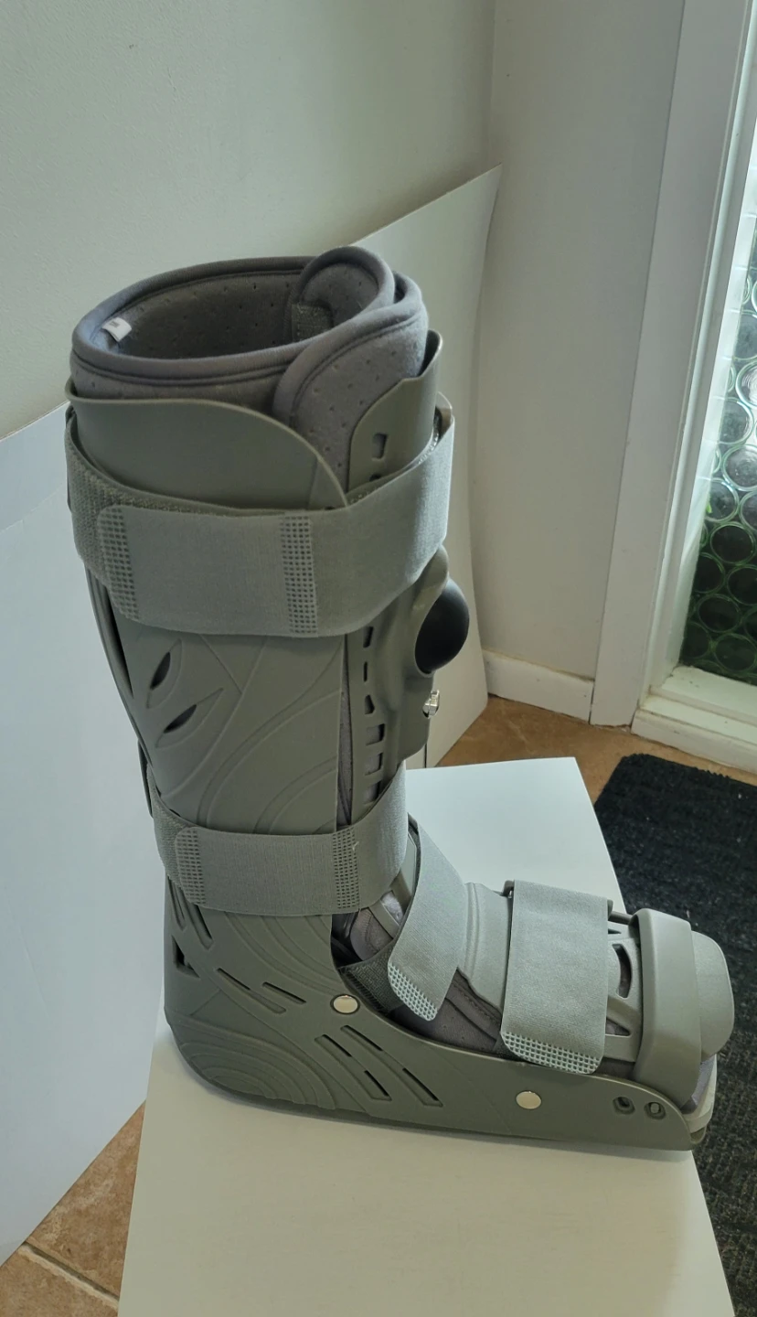 EUC Tall Air Cam Fracture Walker Boot - Medium - photo 4