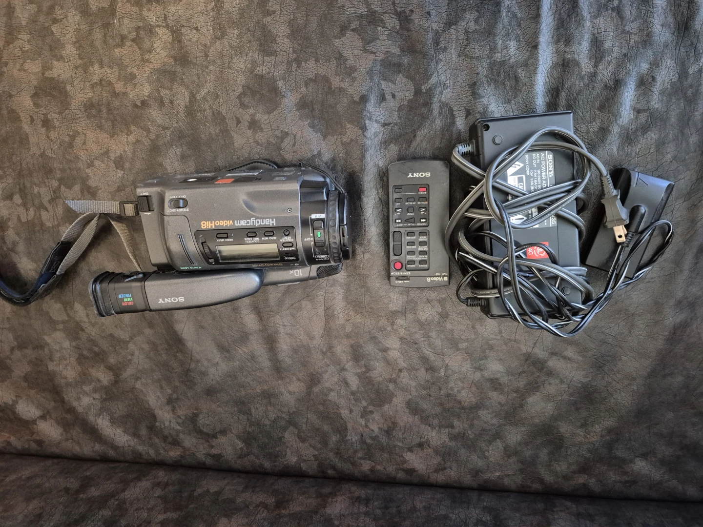 Sony Handycam Video Hi8 CCD-TR700 Camcorder - photo 3