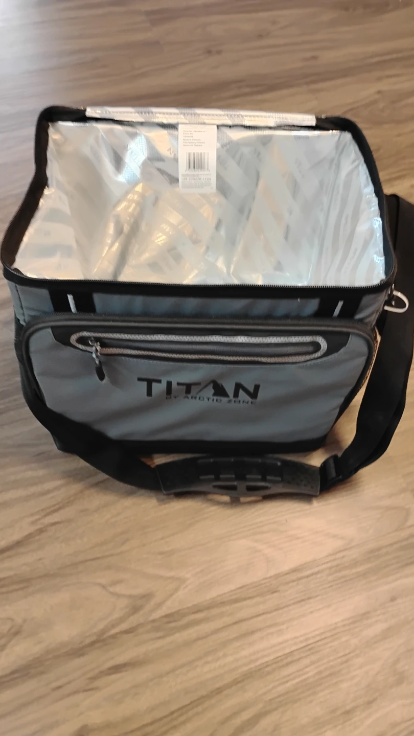 Titan by Arctic Zone insulated cooler bag — very good condition. - photo 2