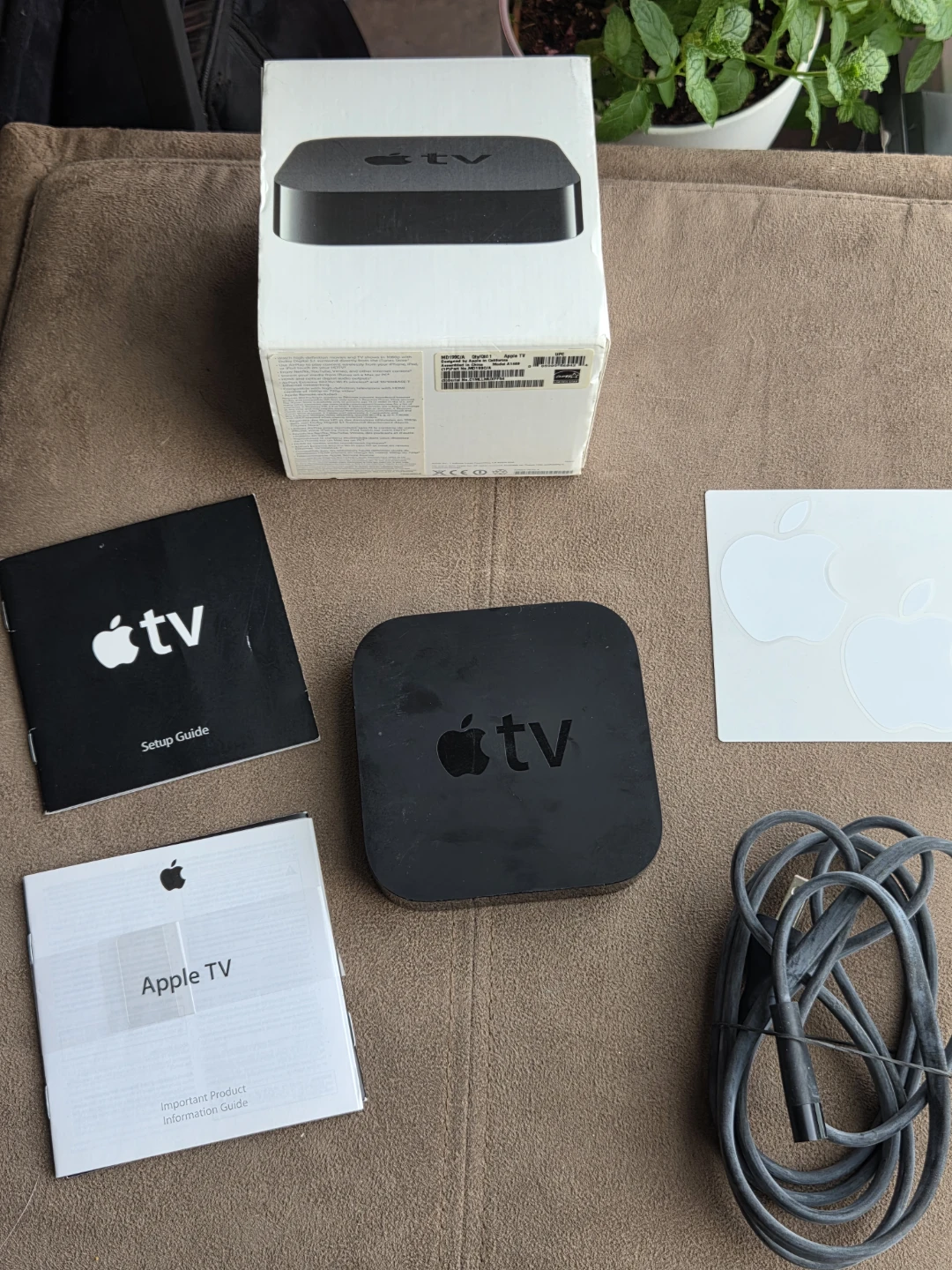 Apple TV (3th Gen) with Box and Accessories