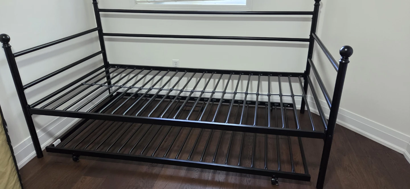 Black Metal Daybed with Trundle