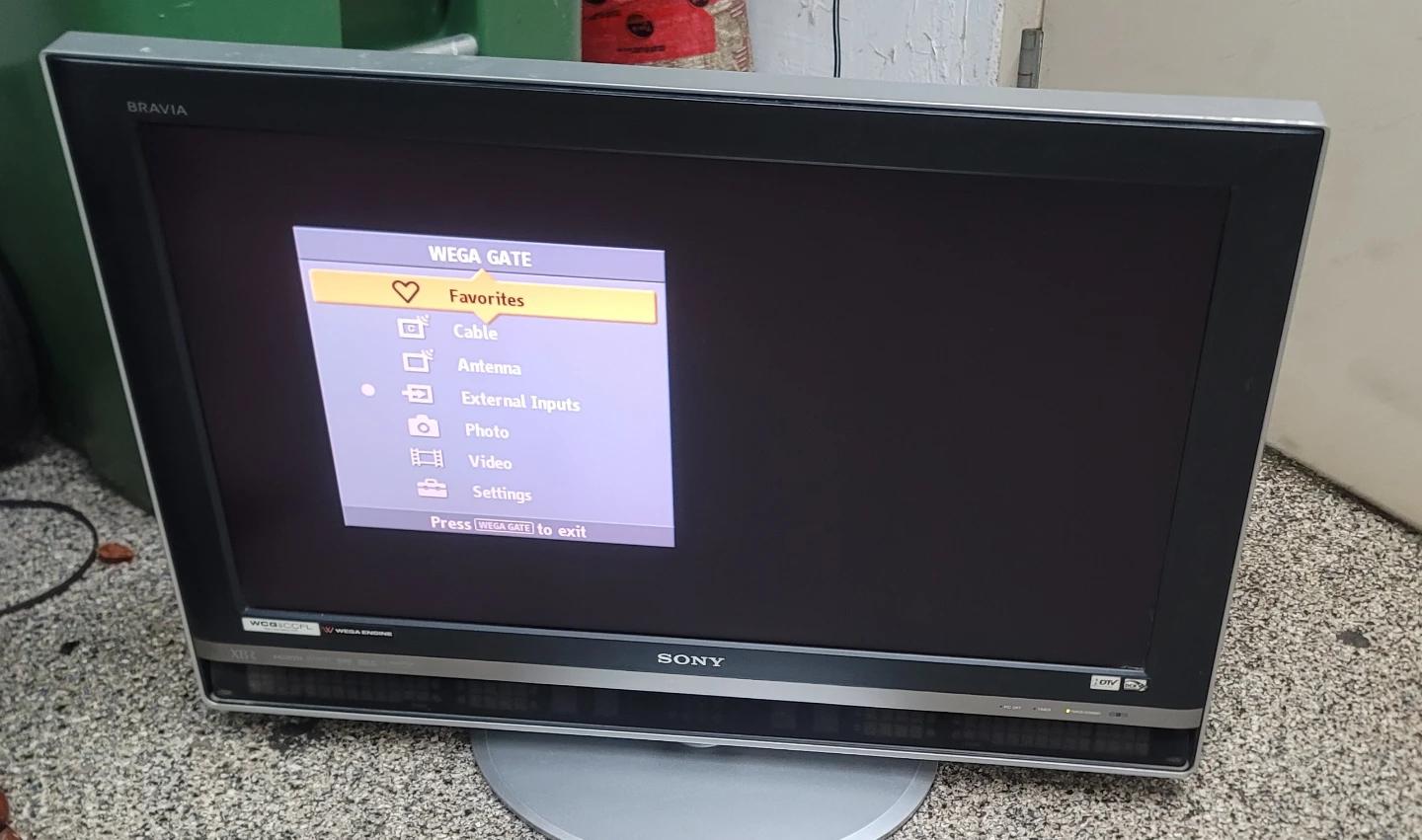 Sony BRAVIA WEGA CRT Television