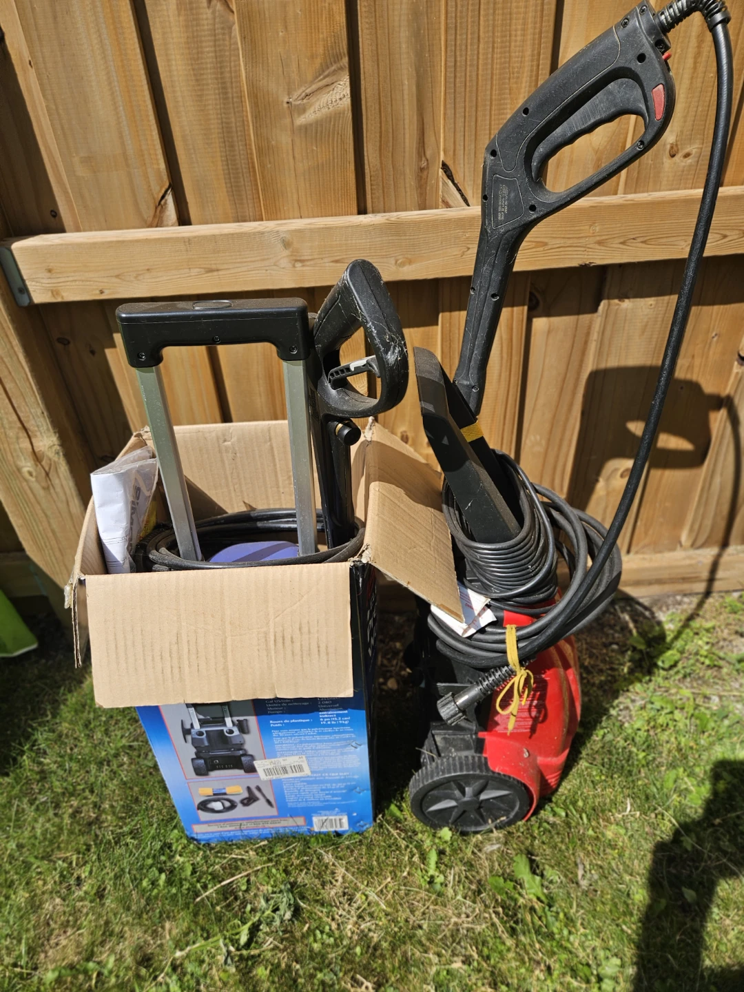 SIMONIZ 1600 PSI Electric Pressure Washer and parts only red one