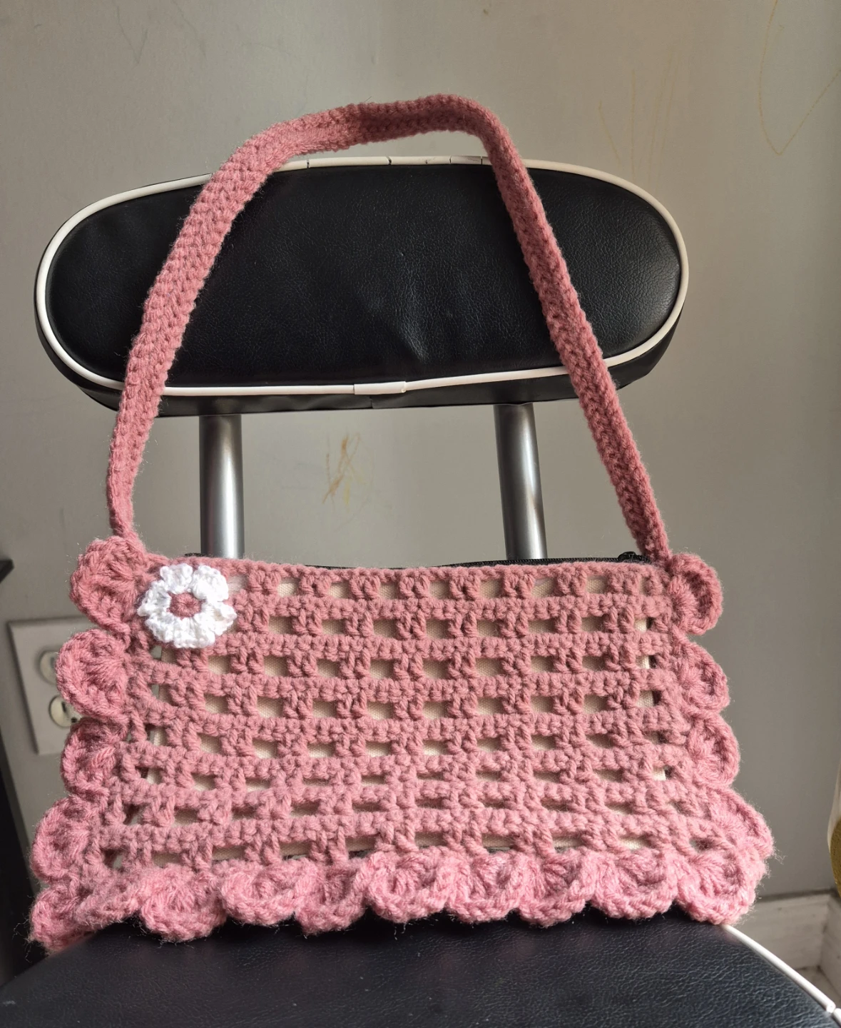 Pink Crochet Handbag with Flower Detail - photo 3