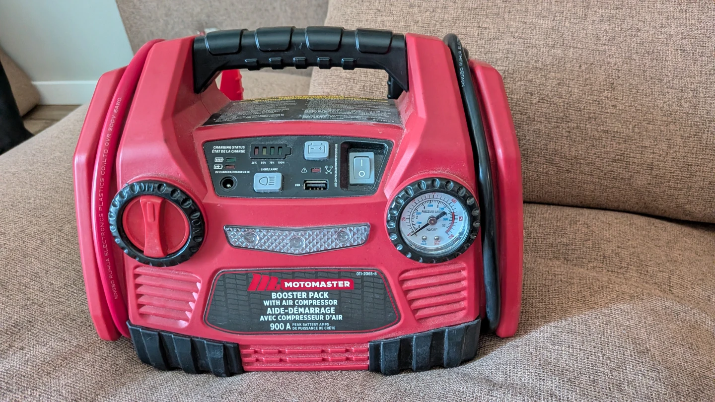 Motomaster Booster Pack with Air Compressor 900A