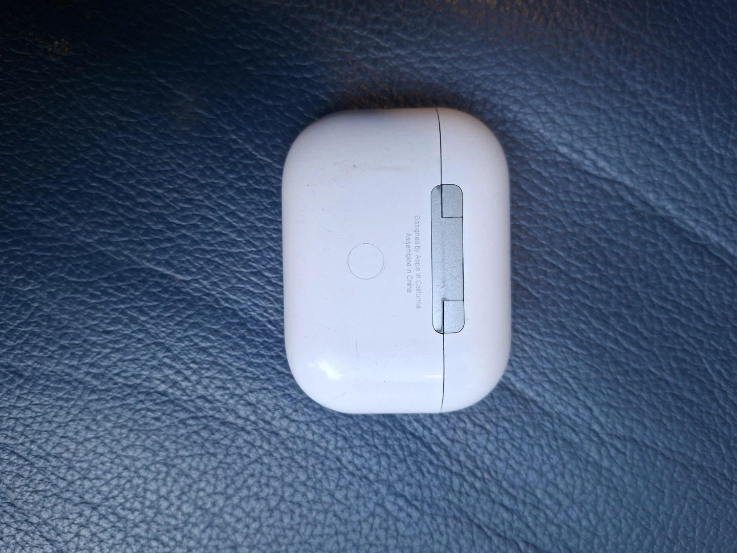 Apple AirPods Pro Charging Case - photo 2