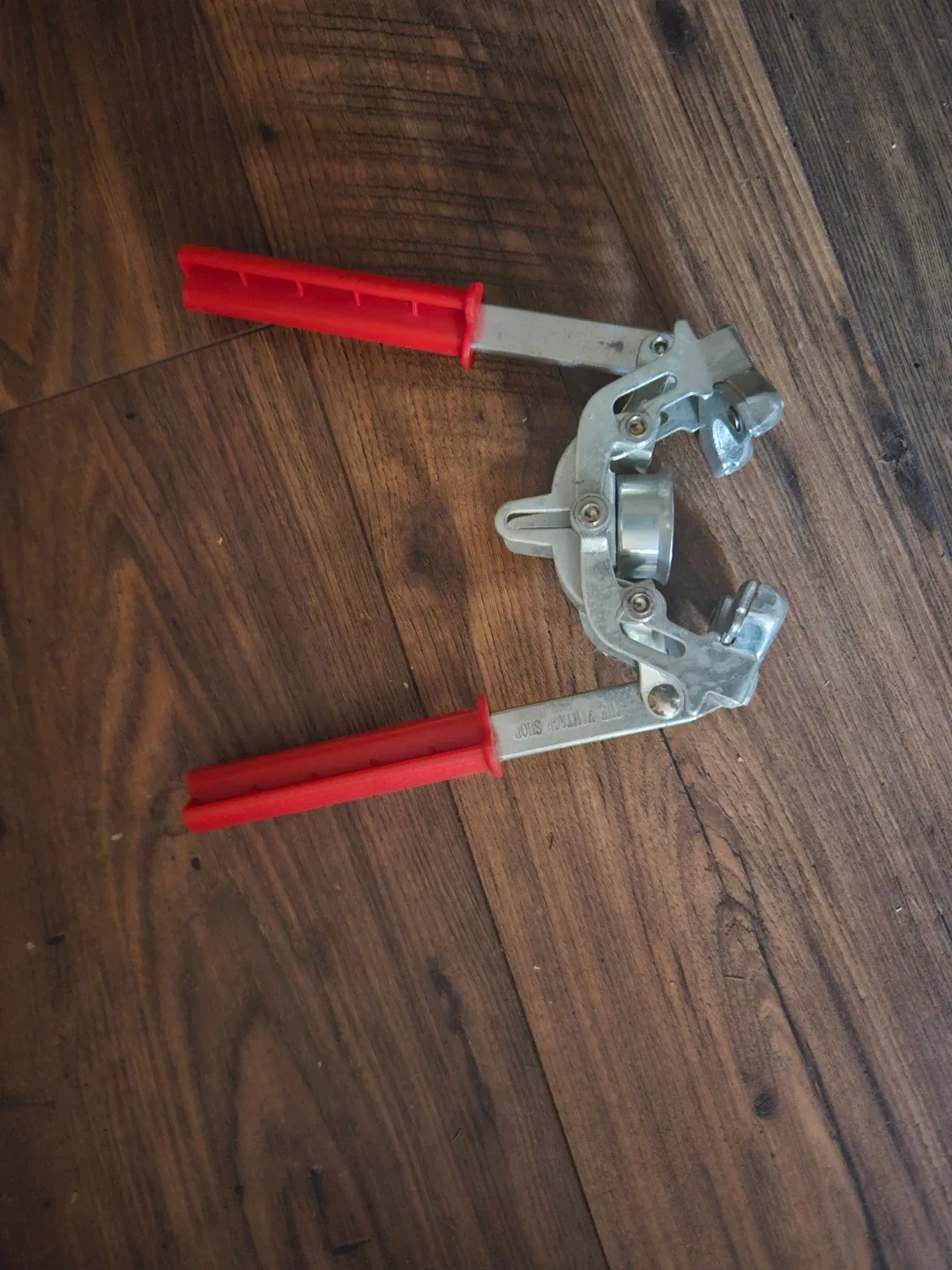 Hand bottle capper Tool with Red Handles