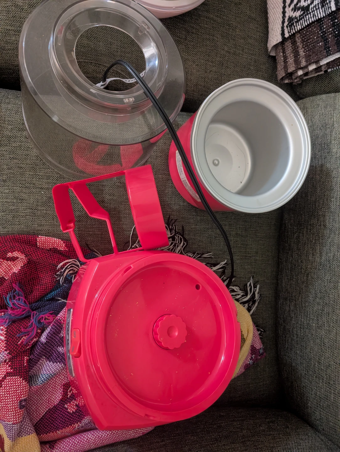 Red Cuisinart 1 1/2 QT ice cream maker - photo 4