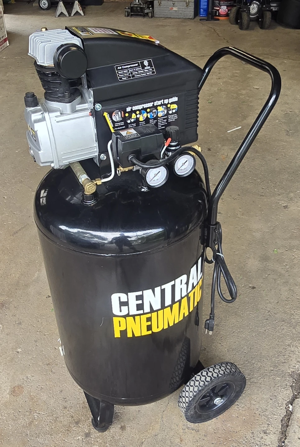 Central Pneumatic Air Compressor 21 Gallon 2.5 HP 125 PSI