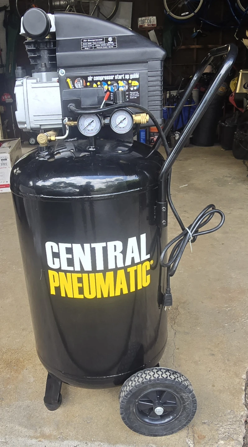 Central Pneumatic Air Compressor 21 Gallon 2.5 HP 125 PSI - photo 4