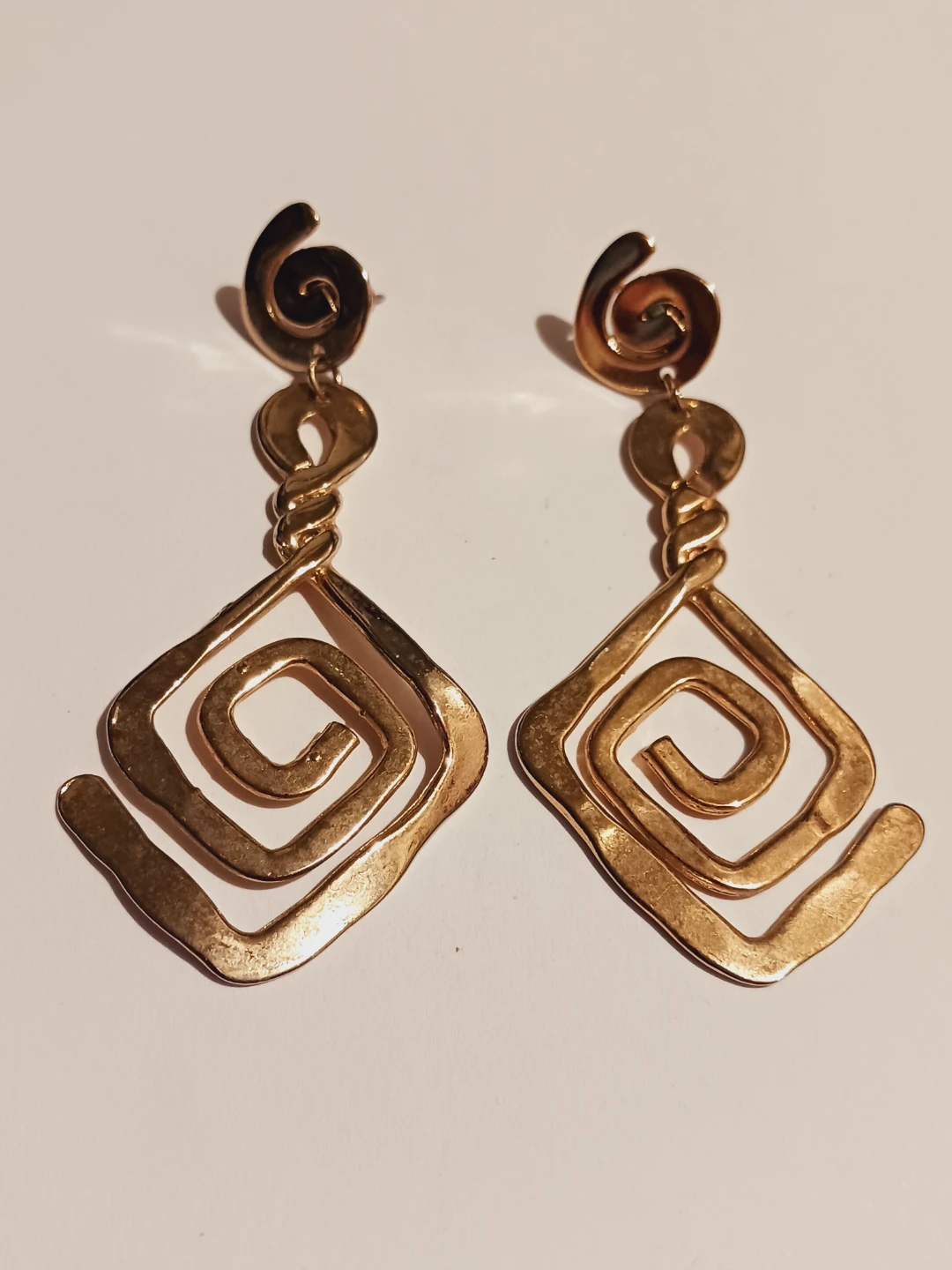 Gorgeous Artisan Abstract Spiral Swirl Gold Tone Earrings