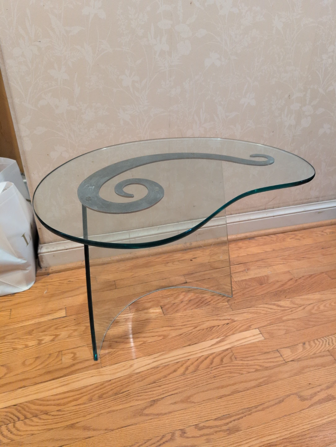 Kidney Bean Glass w/Iron Décor & Glass Base Table