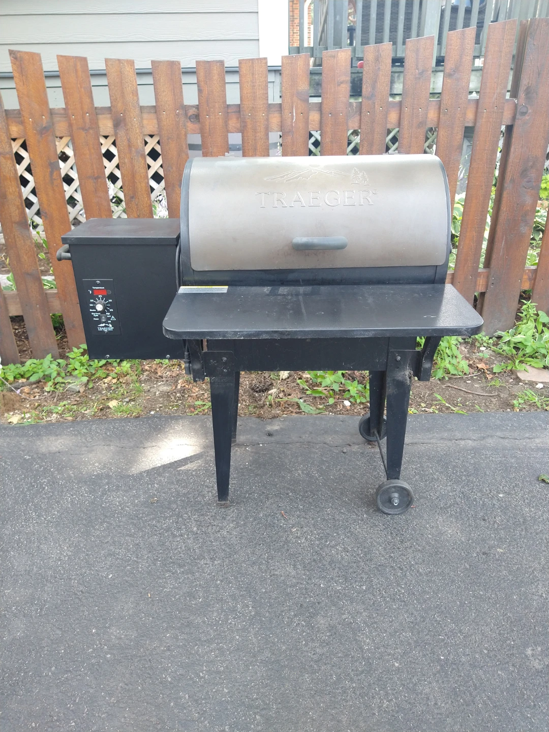 Traeger Jr. Elite Electric Wood Pellet Smoker/ Grill w/ Cover - photo 2