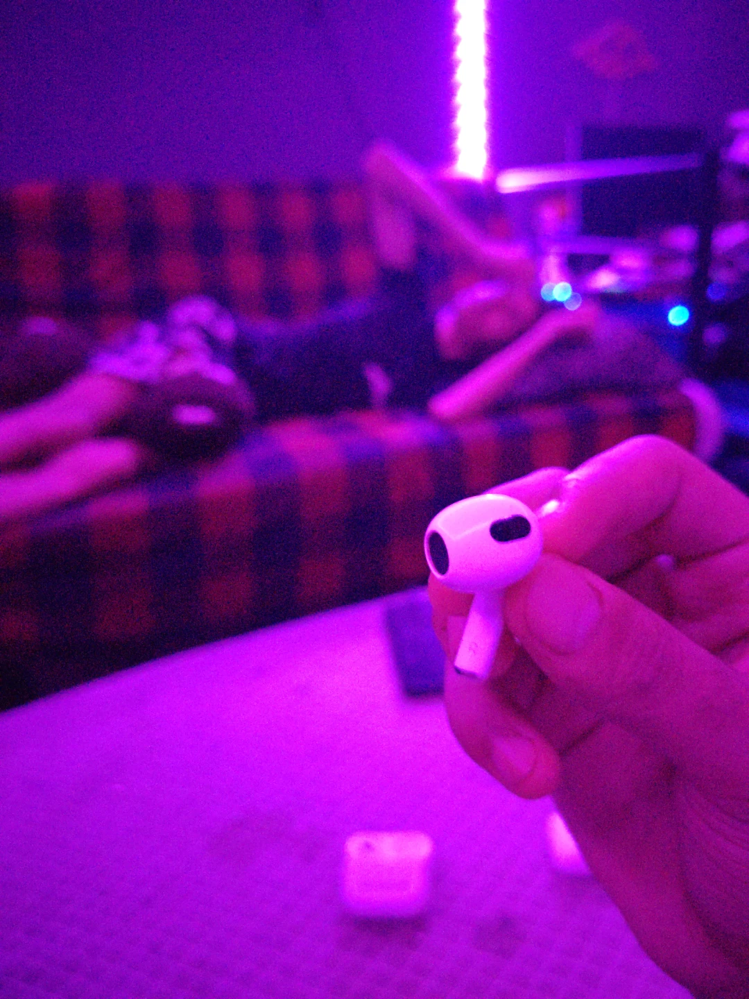 Apple AirPods gen 3 - photo 3