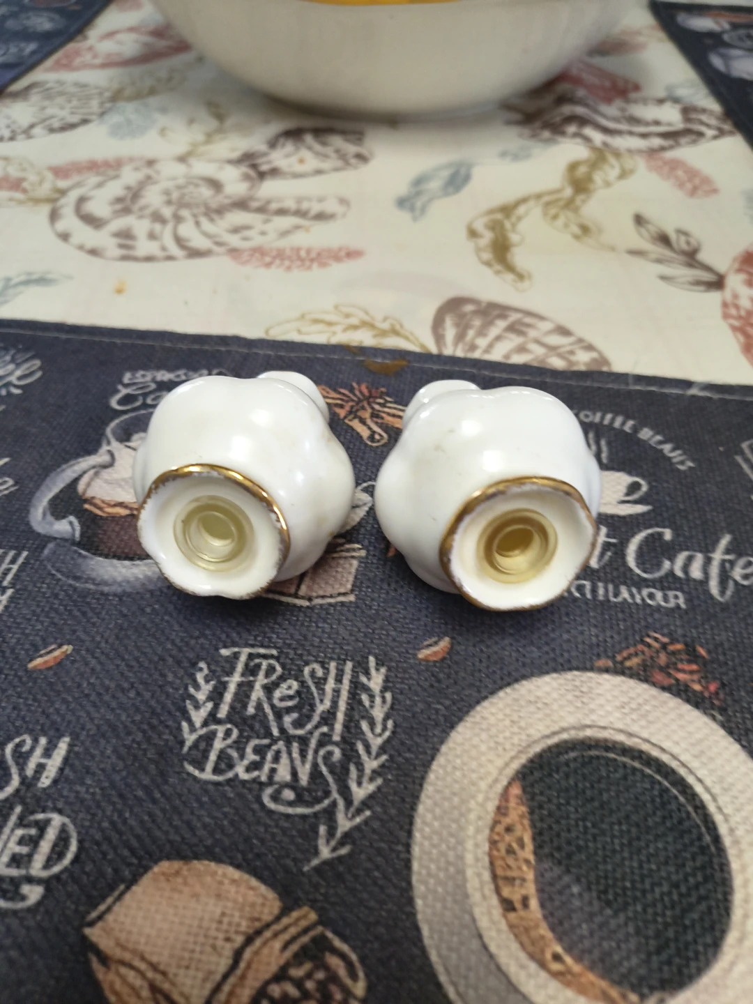 Royal Albert Old Country Roses Salt and Pepper Shakers - photo 2