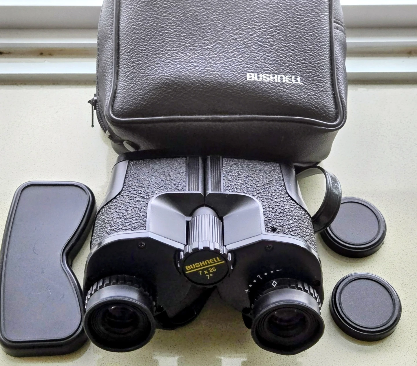 Brand New Vintage Bushnell 7x25 Binoculars & Case