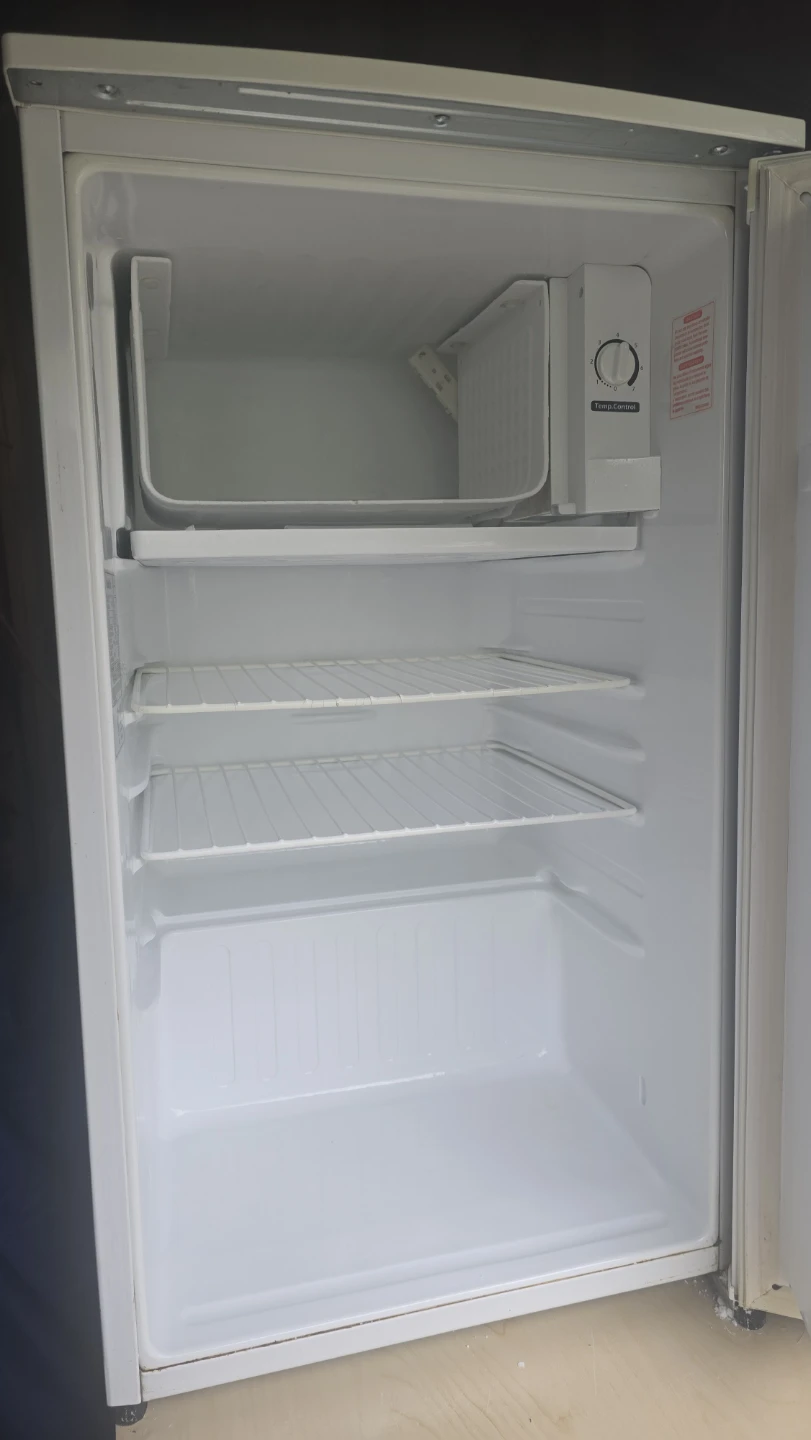 GoldStar Mini Fridge - photo 2