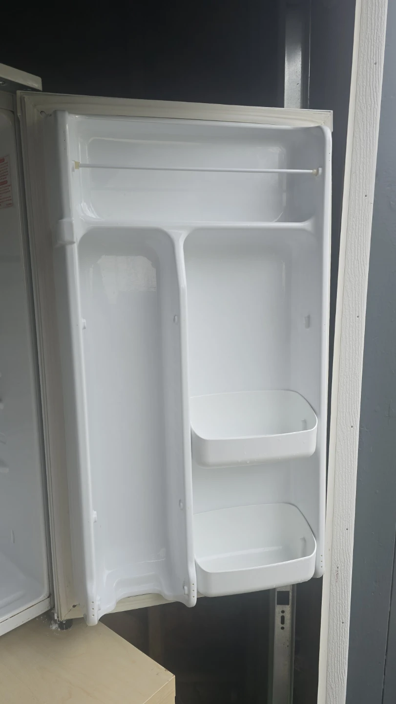 GoldStar Mini Fridge - photo 3
