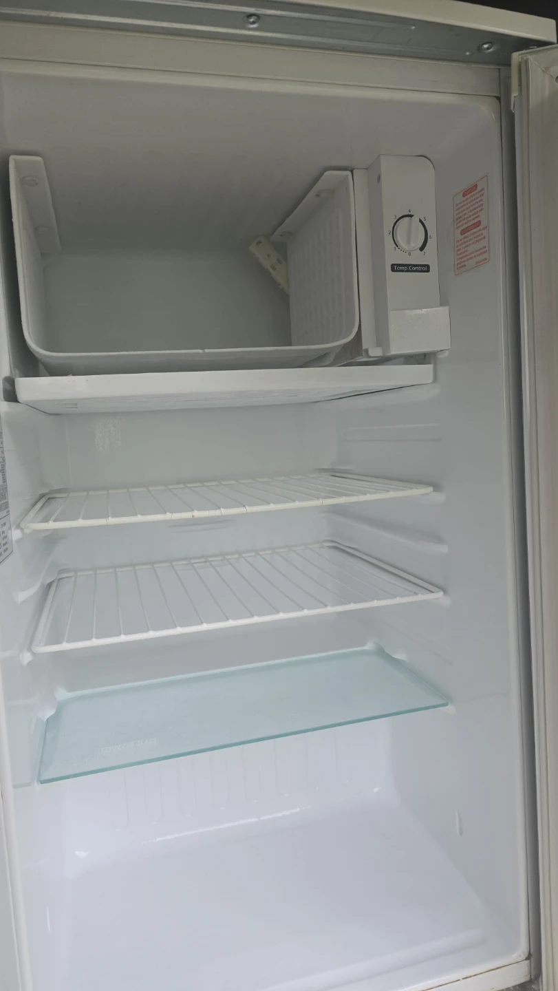 GoldStar Mini Fridge - photo 4