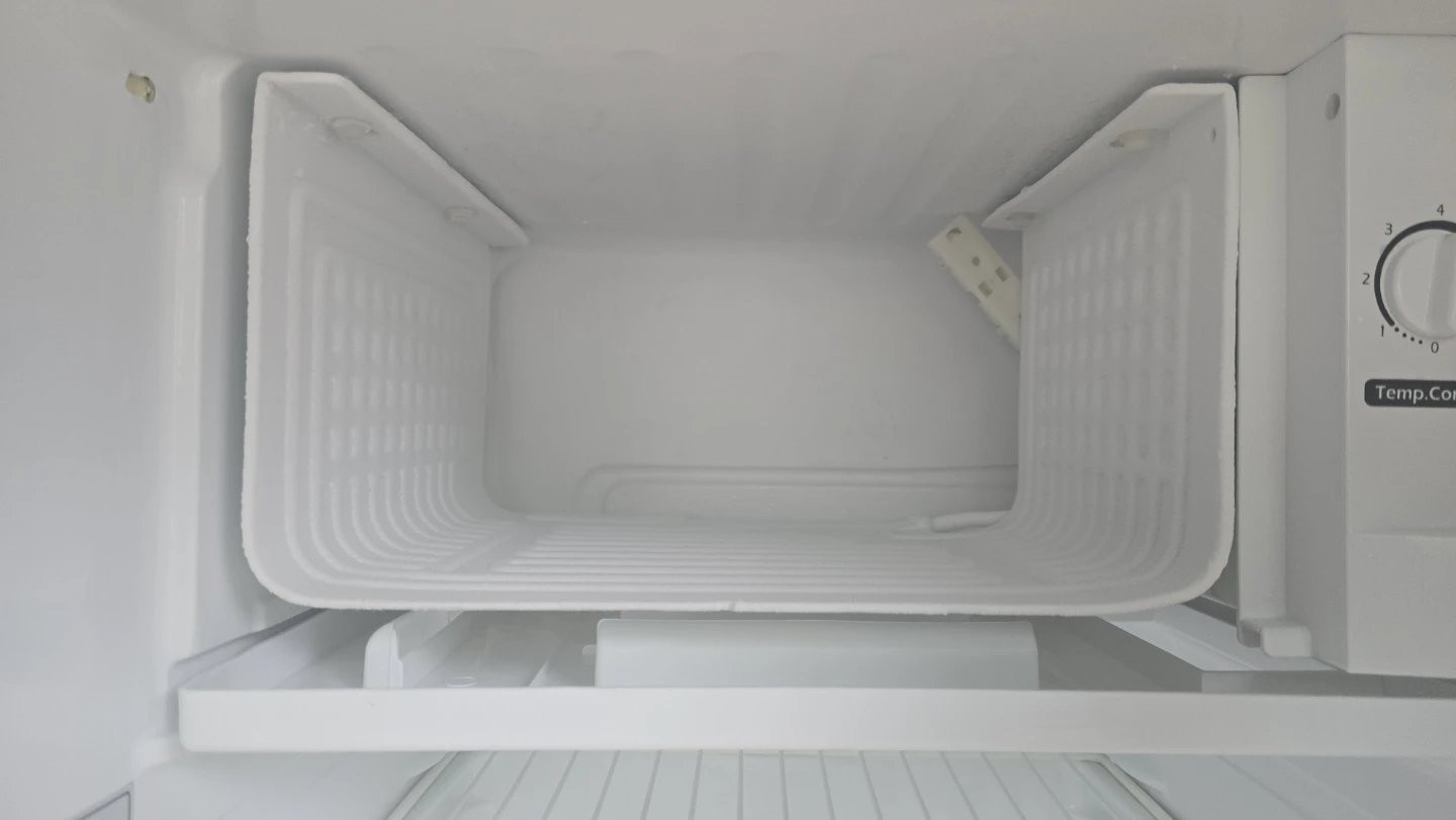 GoldStar Mini Fridge - photo 5