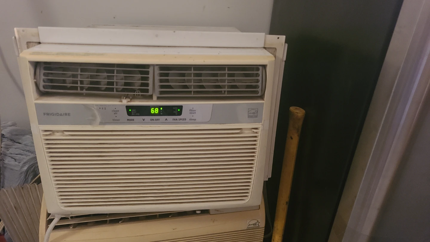 12000 BTU Frigidaire Air Conditioner