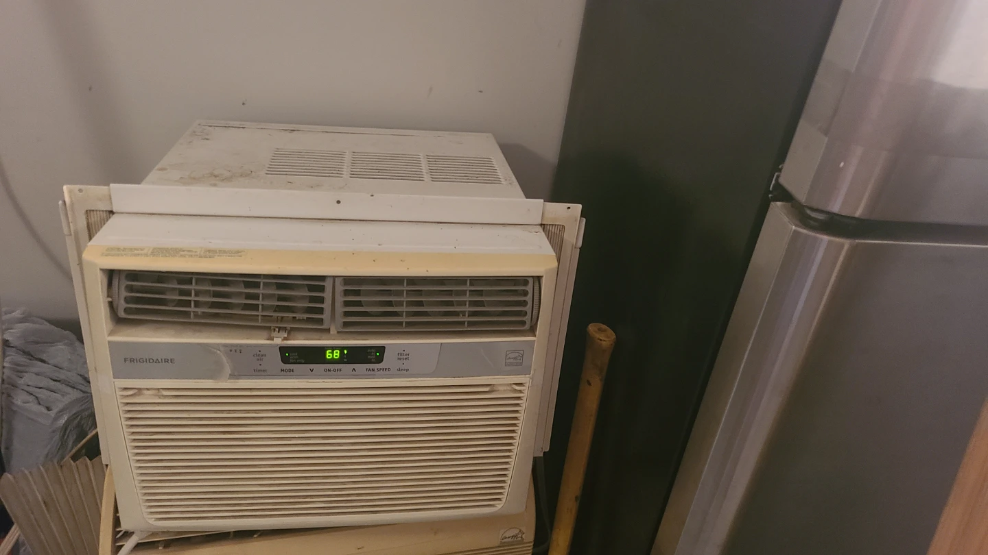 12000 BTU Frigidaire Air Conditioner - photo 2