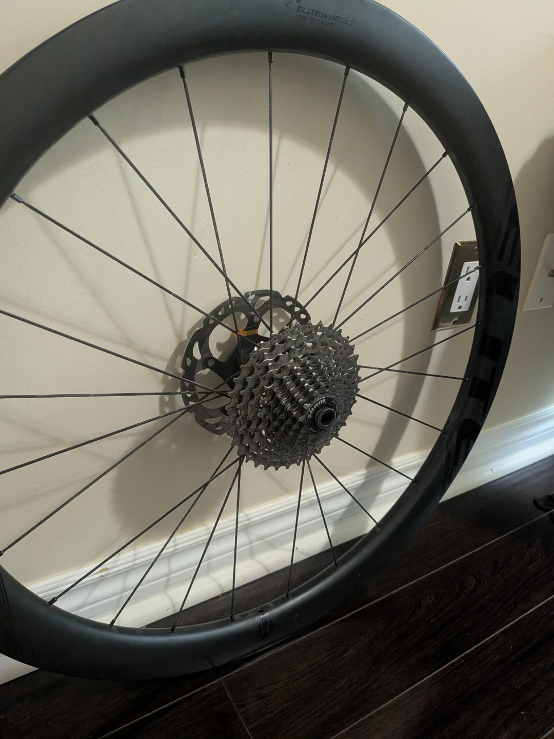 Carbon disc wheels - photo 3