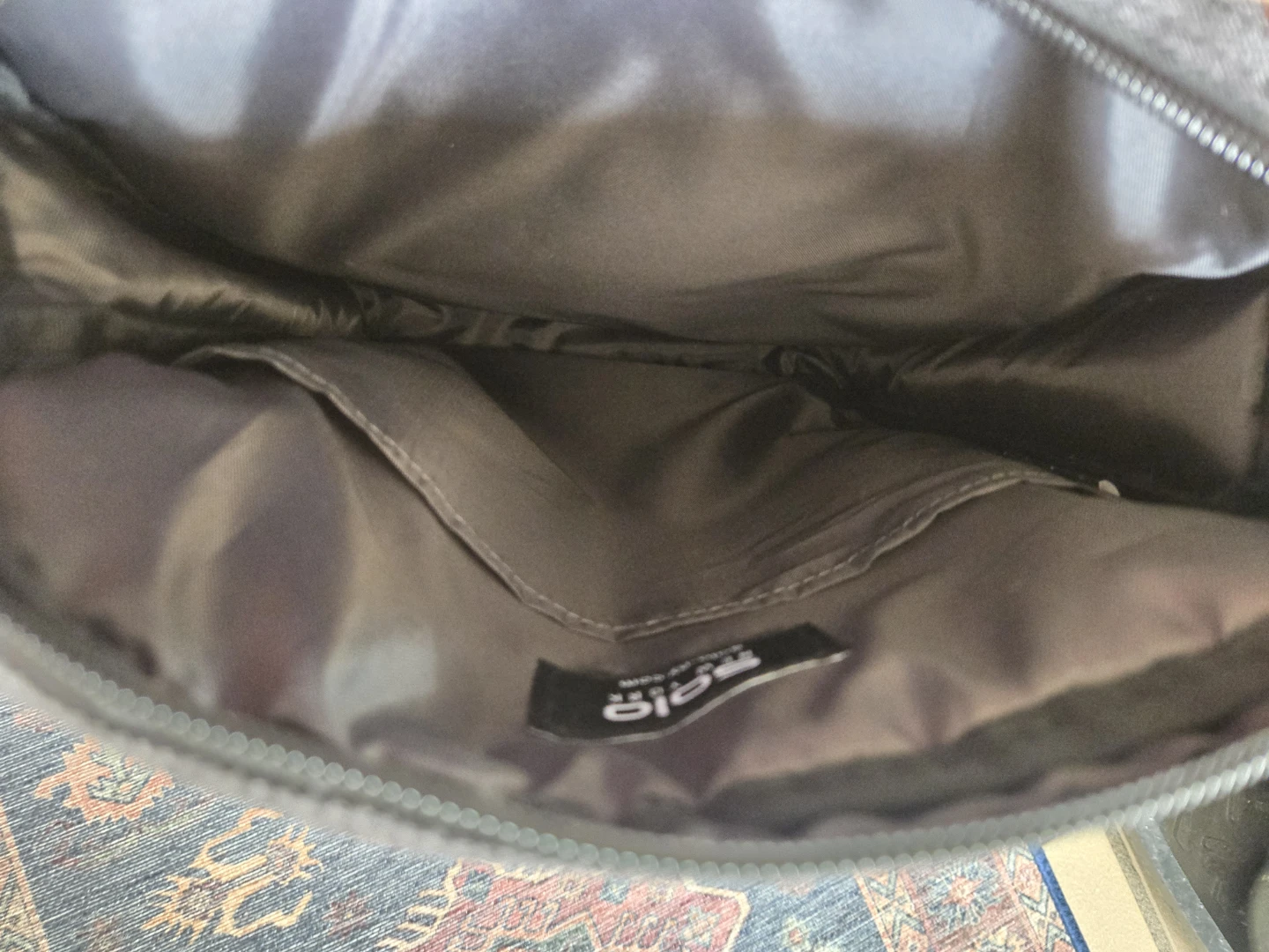 New Solo New York Tablet Sling Bag With Tags - photo 5