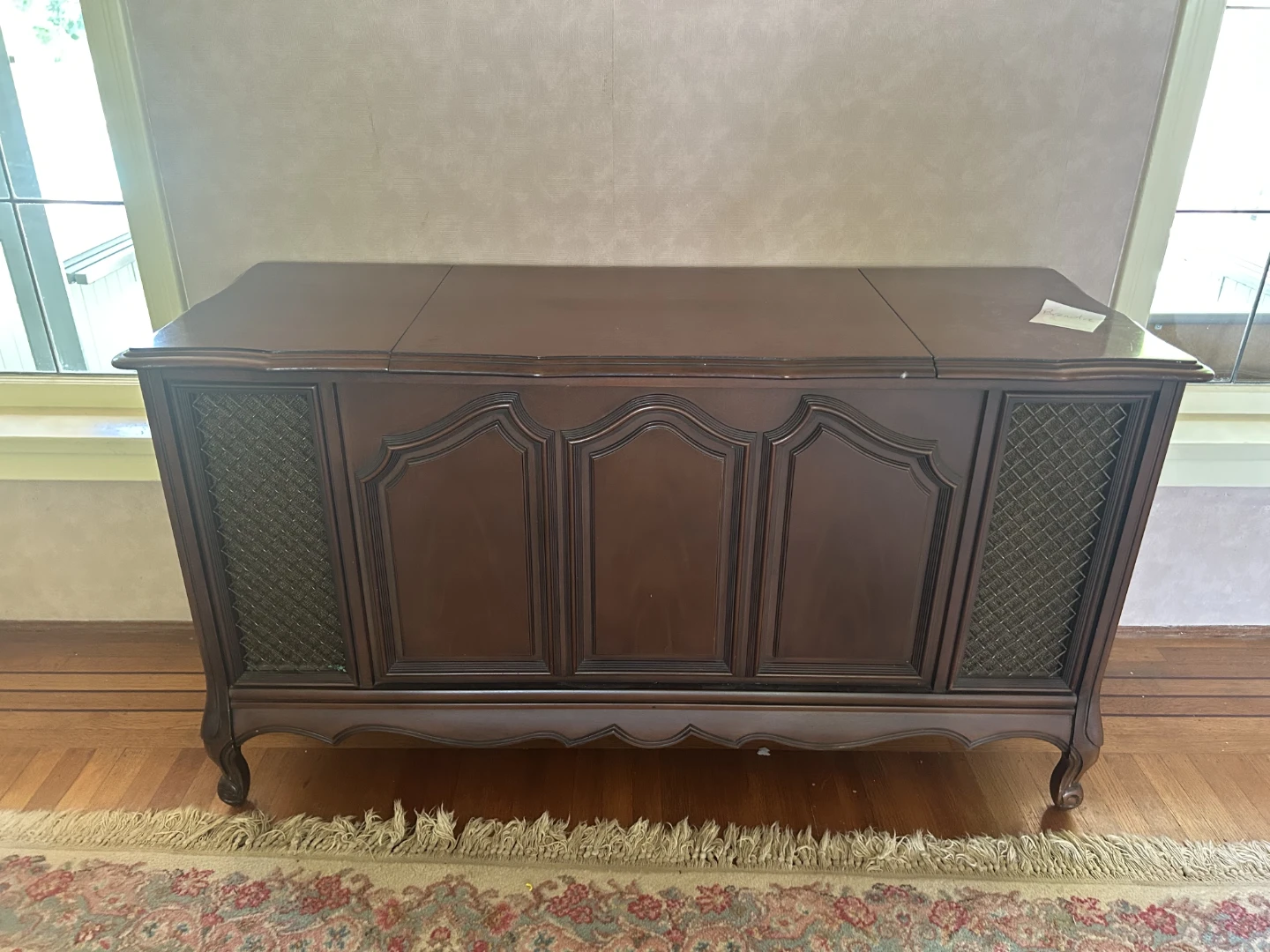 Hi Fi wood console!  Collectable piece.