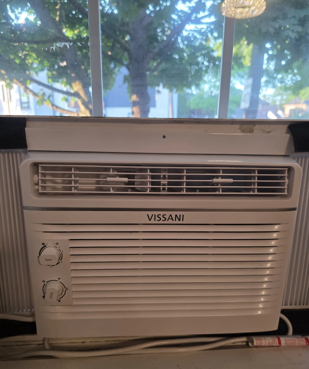 Vissani Window Air Conditioner - photo 2