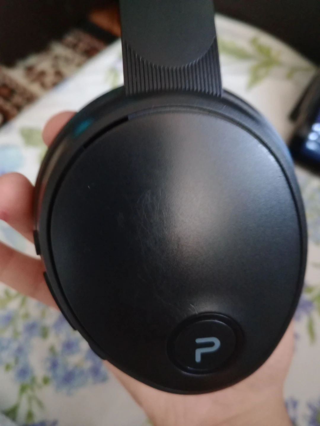 Black Over-Ear Wireless Headphones - photo 3