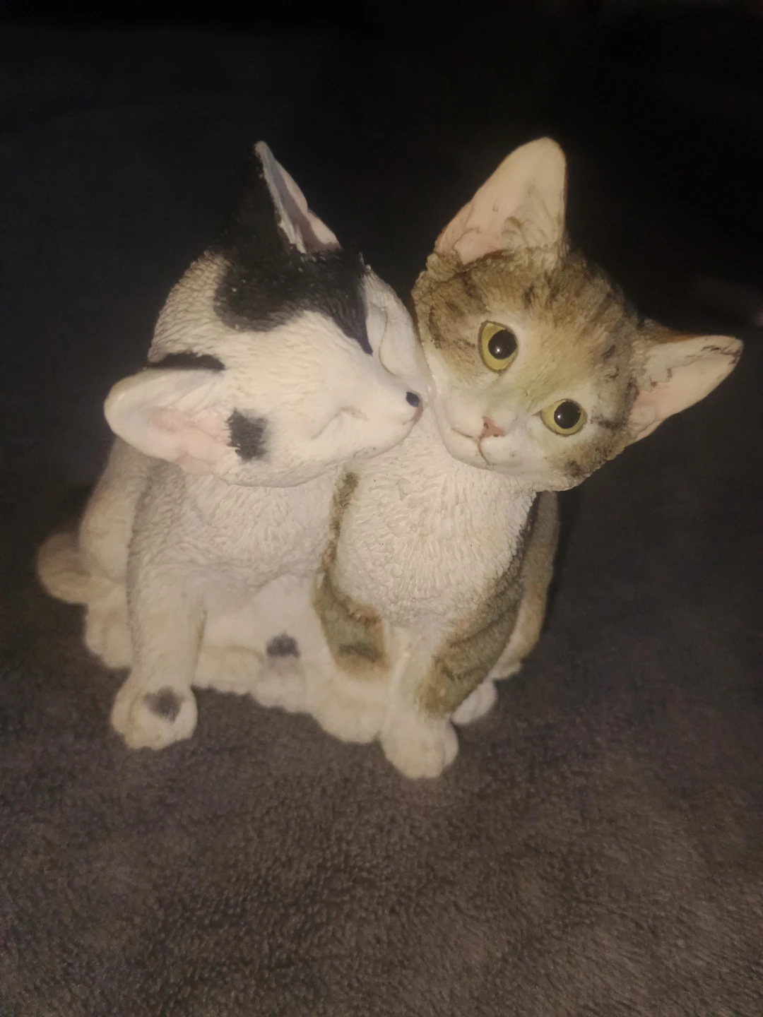 Stone Kittens Kissing