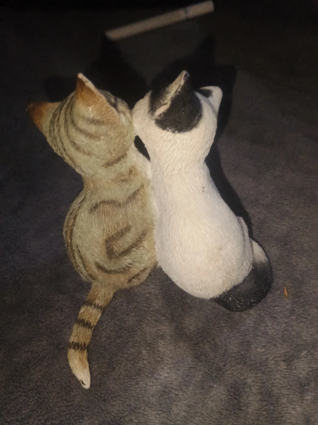 Stone Kittens Kissing - photo 2