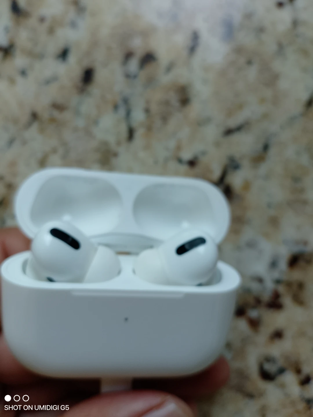 Apple AirPods Pro excellent