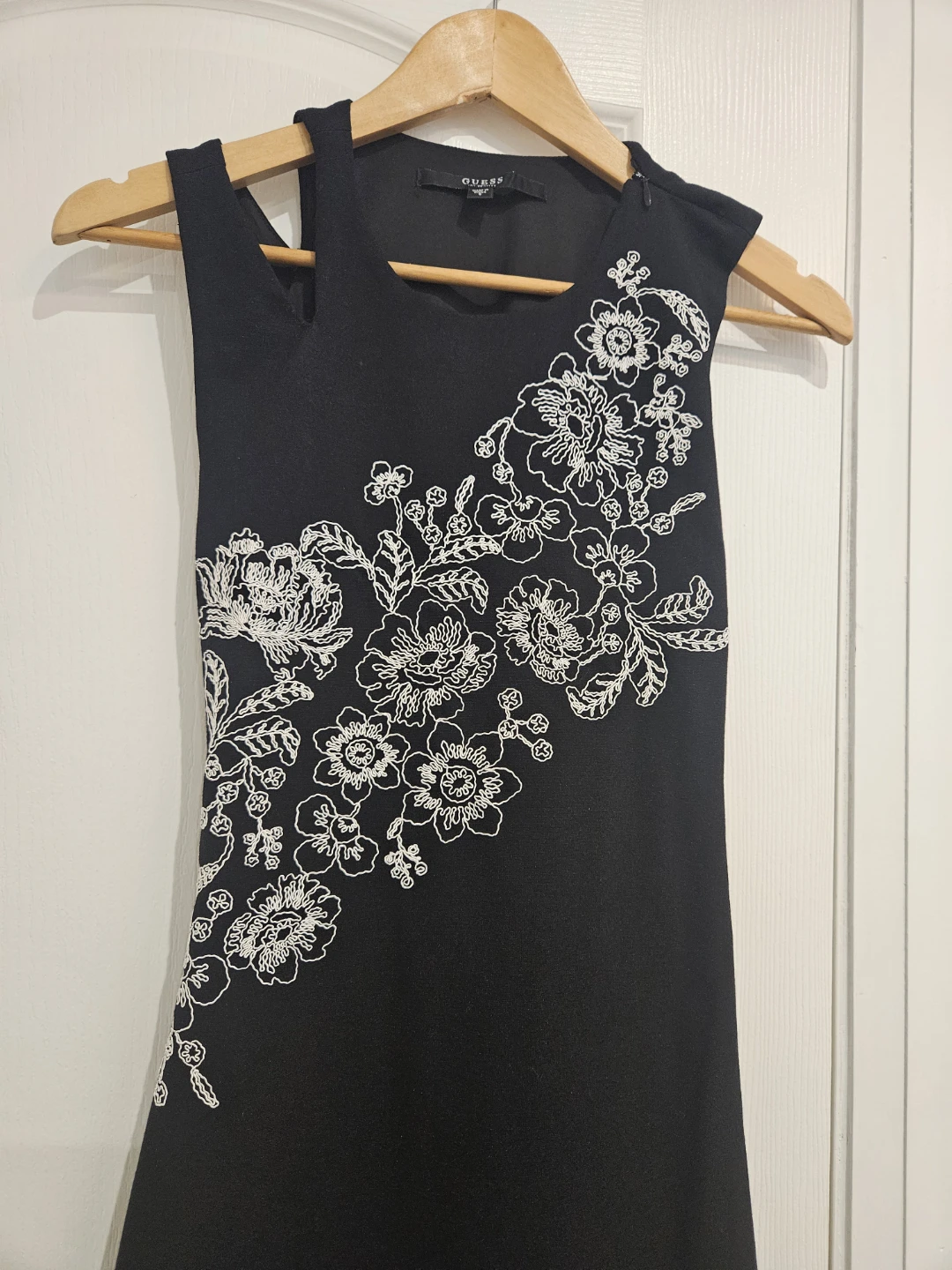 Guess Black Sleeveless Dress with White Floral Embroidery - photo 2