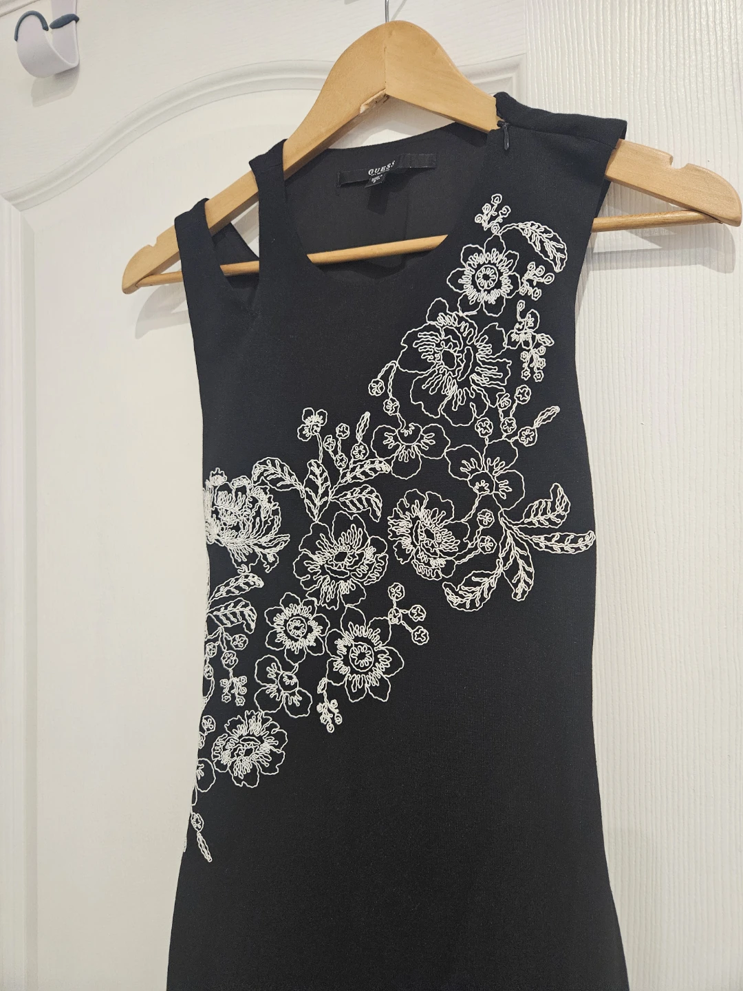 Guess Black Sleeveless Dress with White Floral Embroidery - photo 3