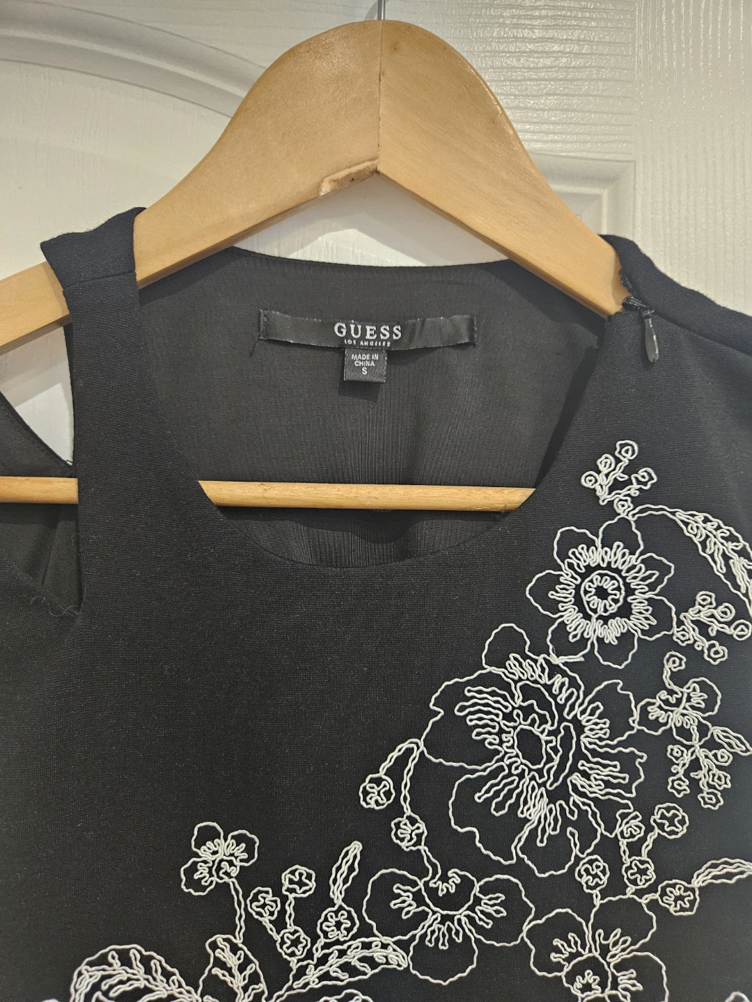 Guess Black Sleeveless Dress with White Floral Embroidery - photo 4