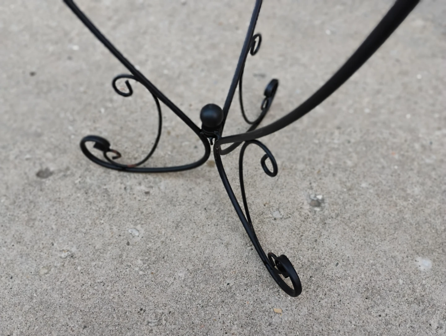 HEART-SHAPED HANGING PLANT/FLOWER STANDS (SET OF 2) - photo 5