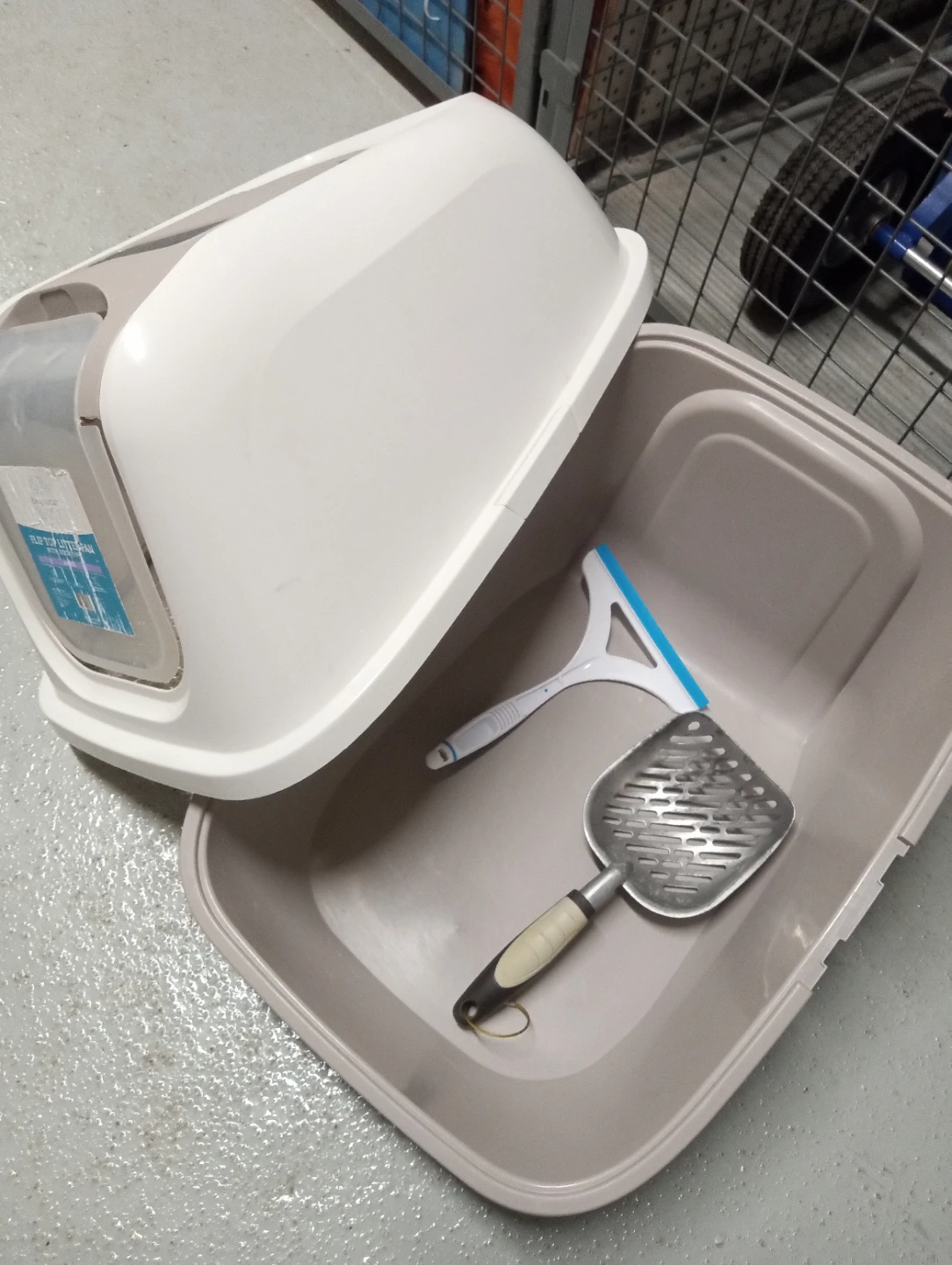 Cat Litter Box with Scoop and Sieve,  tried once. $30. - photo 2